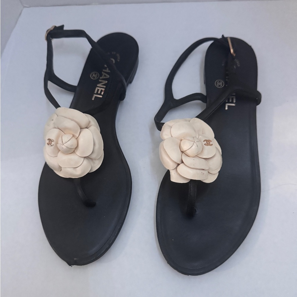 CHANEL Black Sandals with Cream Floral Accent